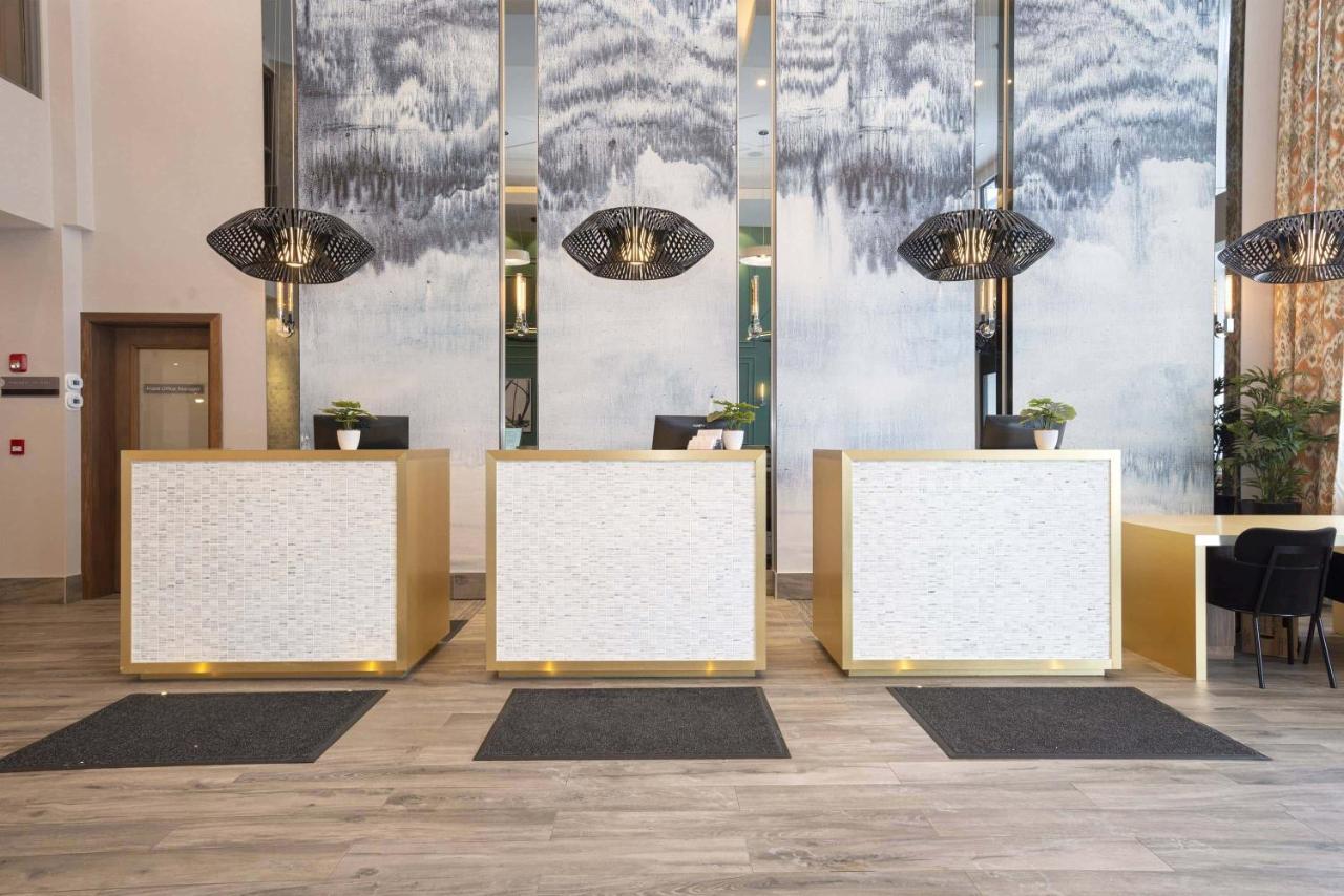 Sandman Signature Sherwood Park Hotel Buitenkant foto
