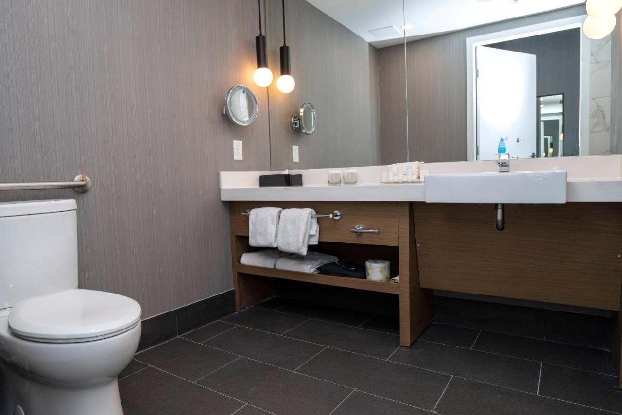 Sandman Signature Sherwood Park Hotel Buitenkant foto