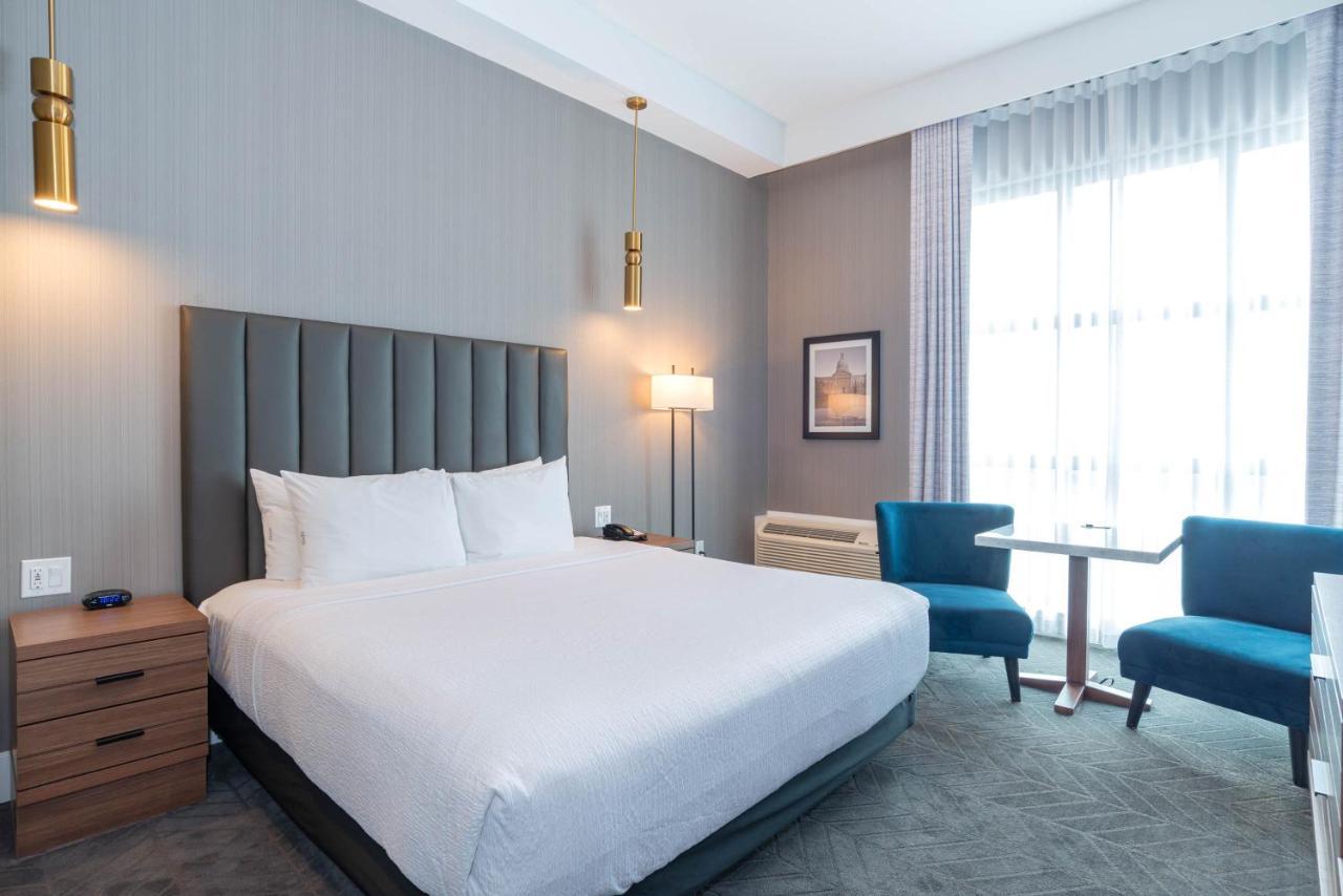Sandman Signature Sherwood Park Hotel Buitenkant foto