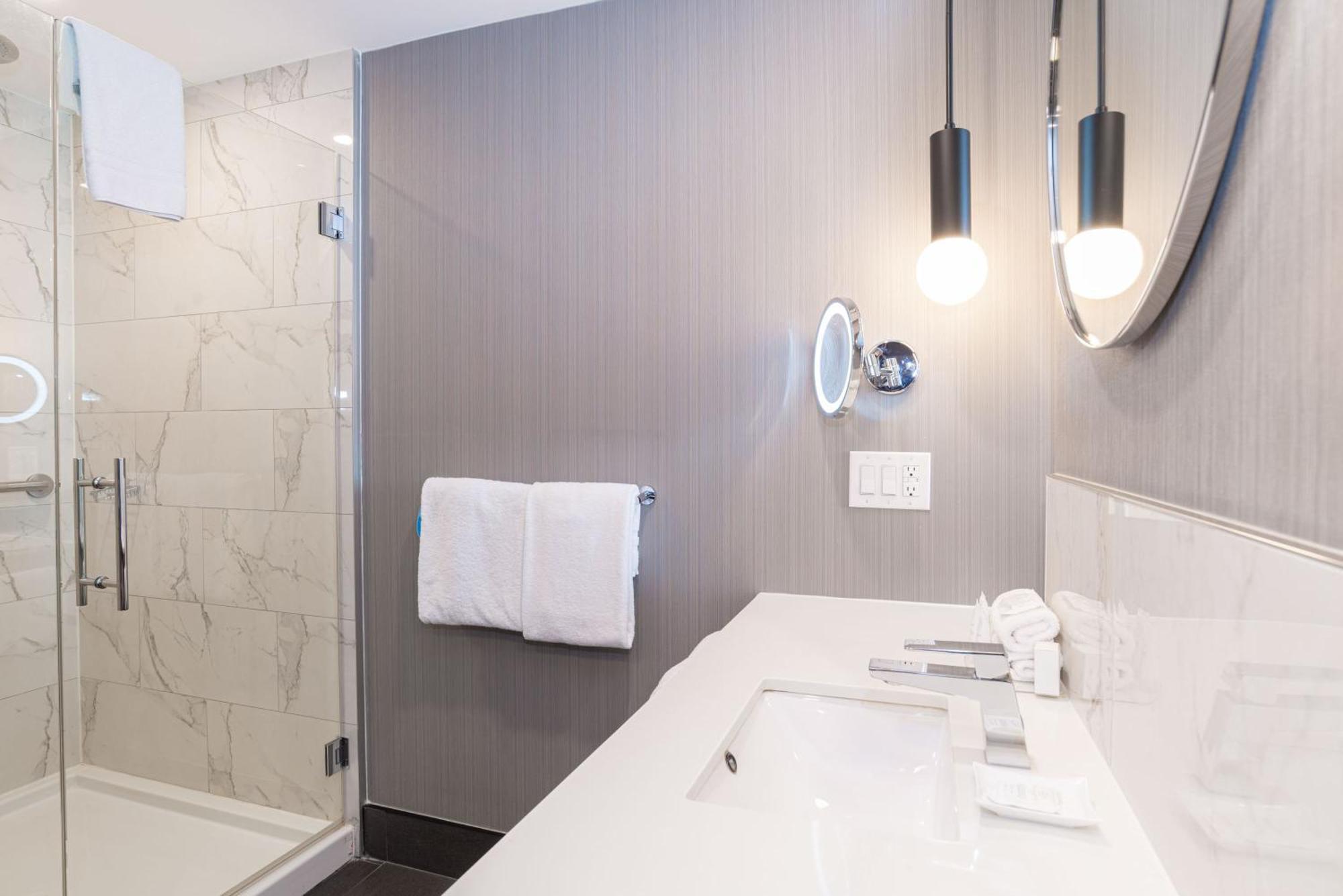 Sandman Signature Sherwood Park Hotel Buitenkant foto