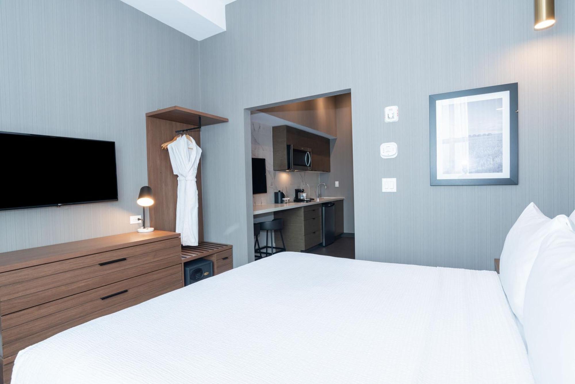 Sandman Signature Sherwood Park Hotel Buitenkant foto