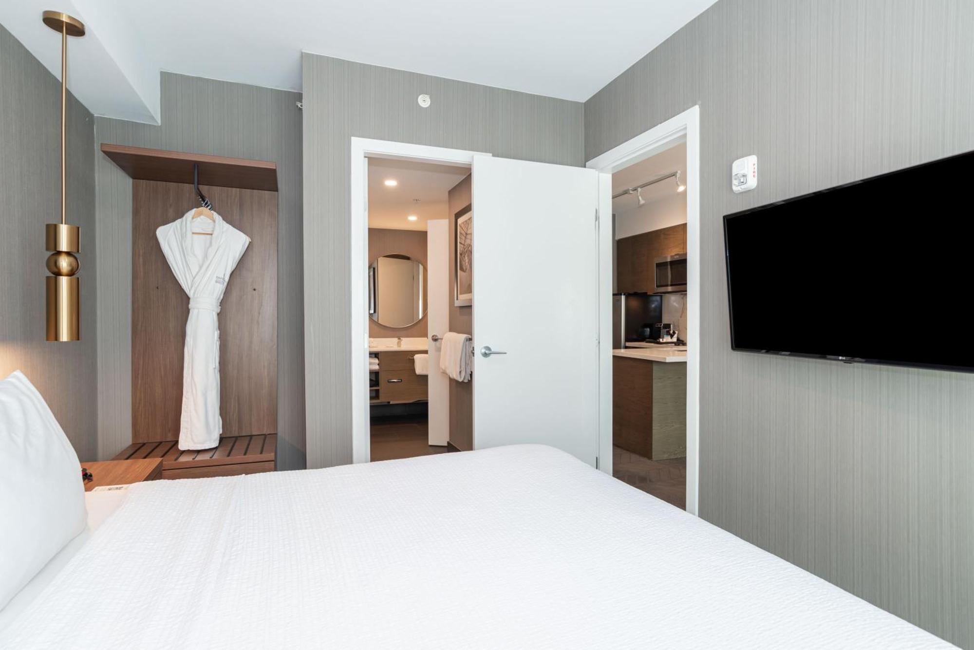 Sandman Signature Sherwood Park Hotel Buitenkant foto