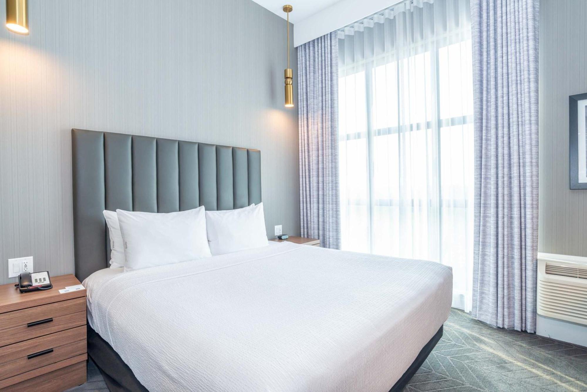 Sandman Signature Sherwood Park Hotel Buitenkant foto