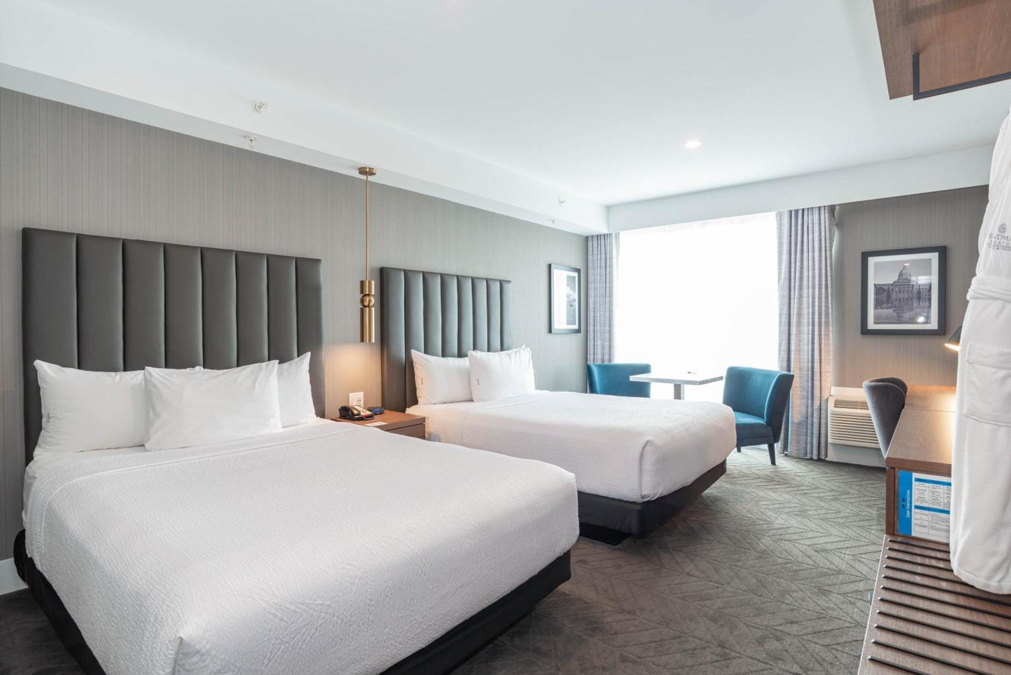 Sandman Signature Sherwood Park Hotel Buitenkant foto