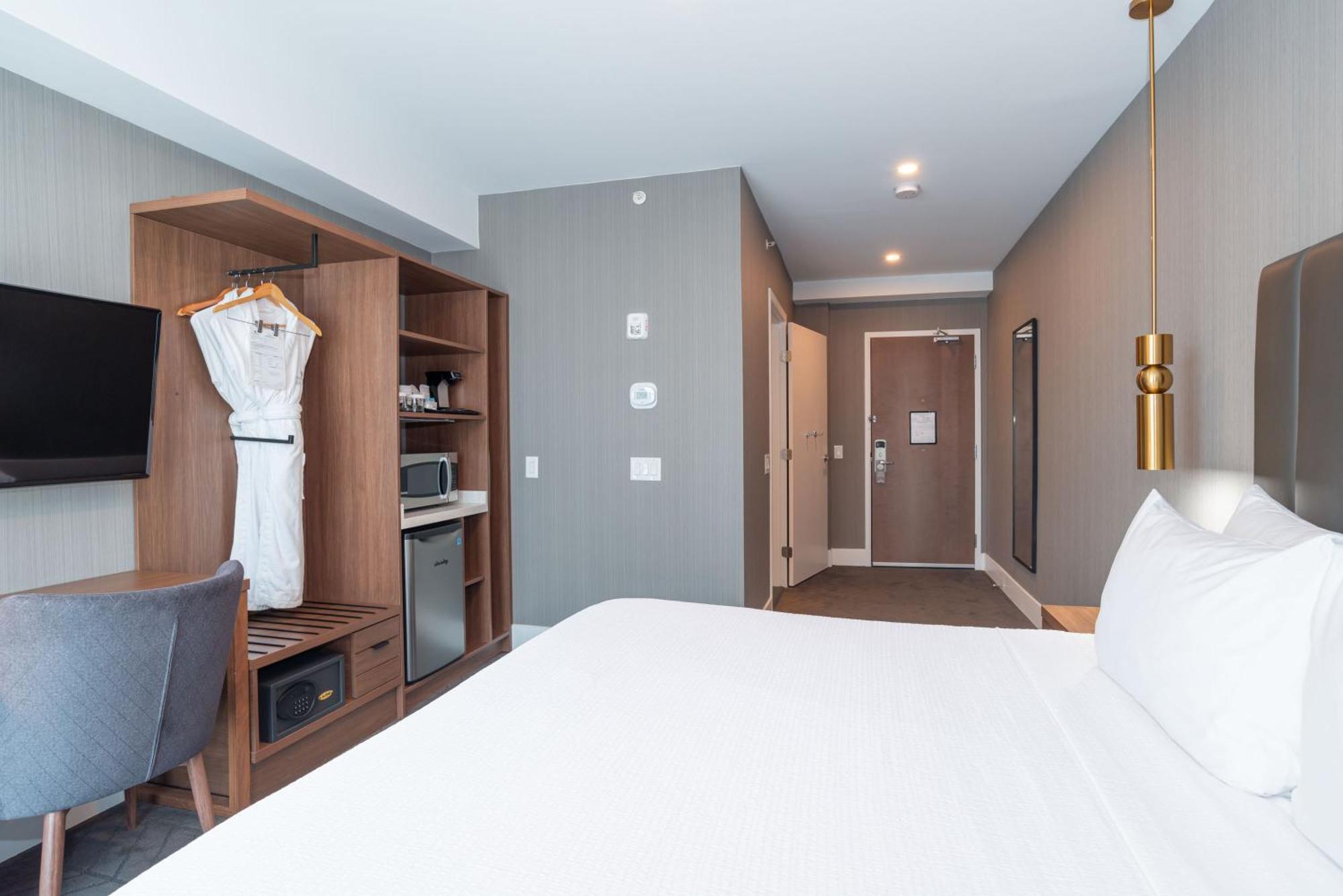 Sandman Signature Sherwood Park Hotel Buitenkant foto