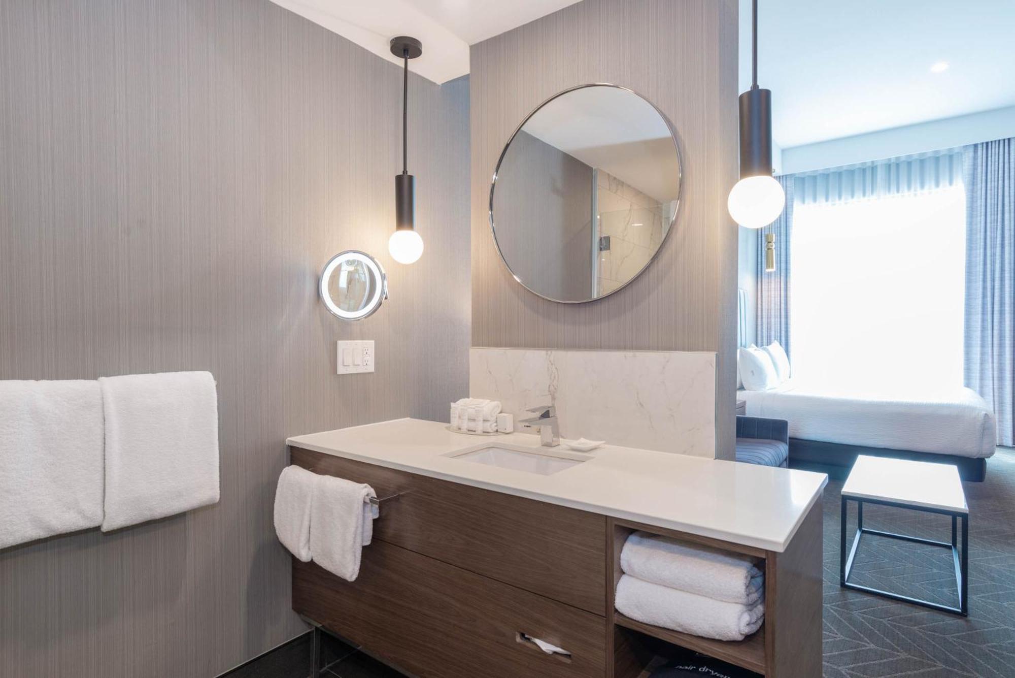 Sandman Signature Sherwood Park Hotel Buitenkant foto