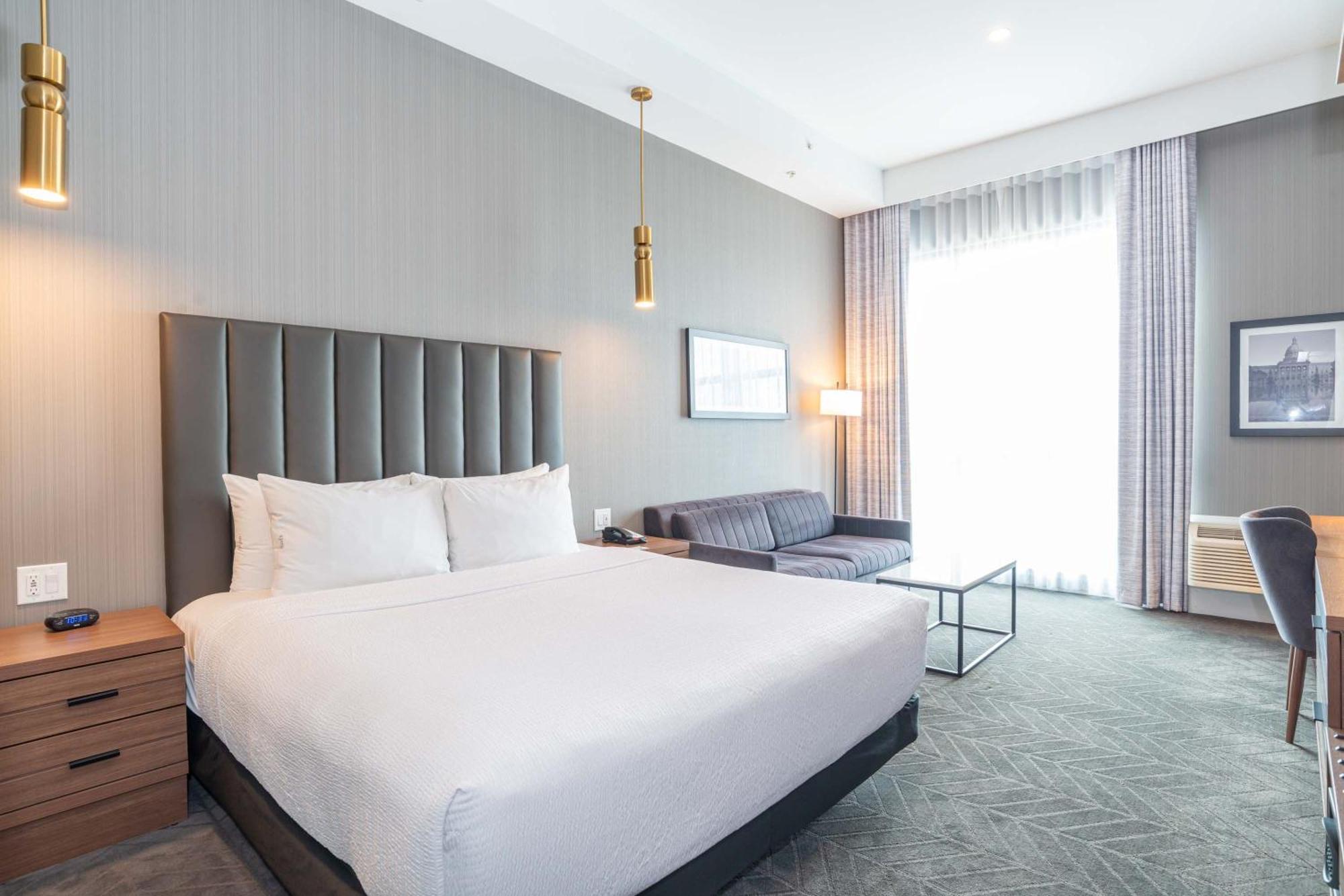 Sandman Signature Sherwood Park Hotel Buitenkant foto