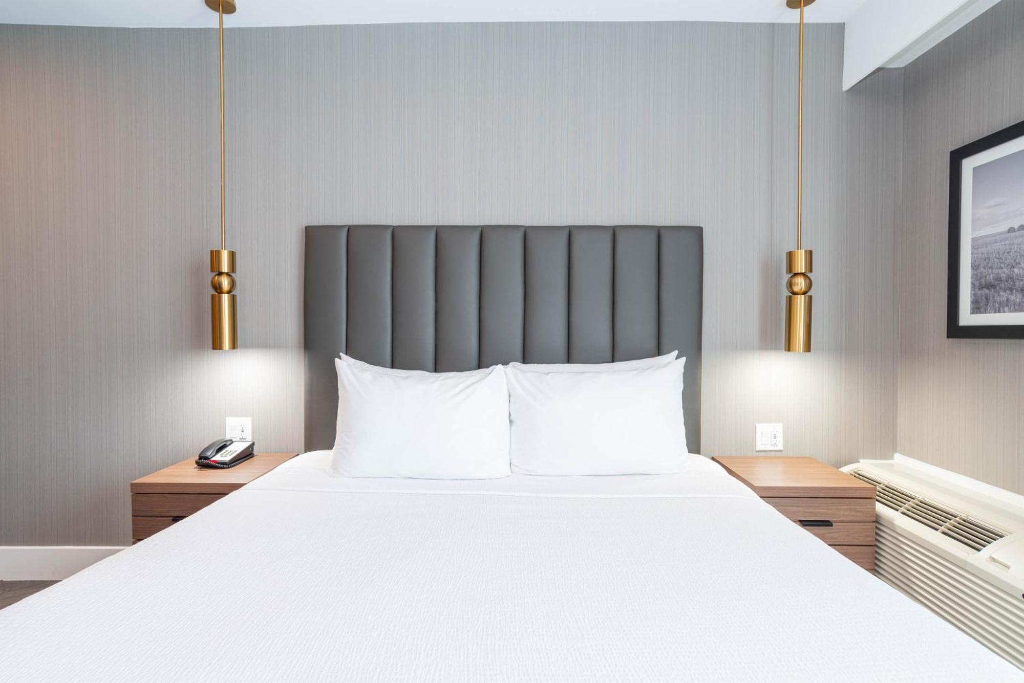 Sandman Signature Sherwood Park Hotel Buitenkant foto