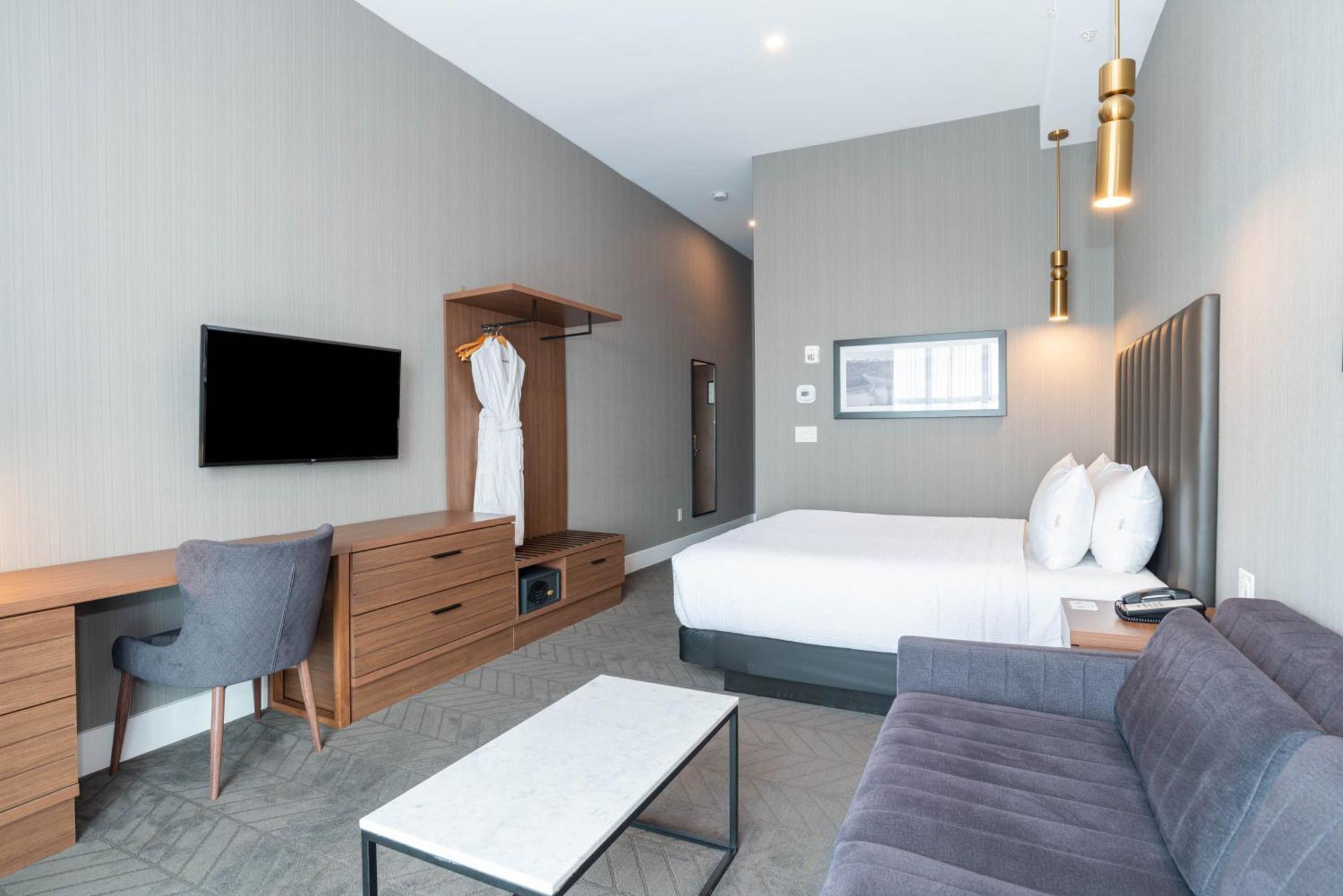 Sandman Signature Sherwood Park Hotel Buitenkant foto