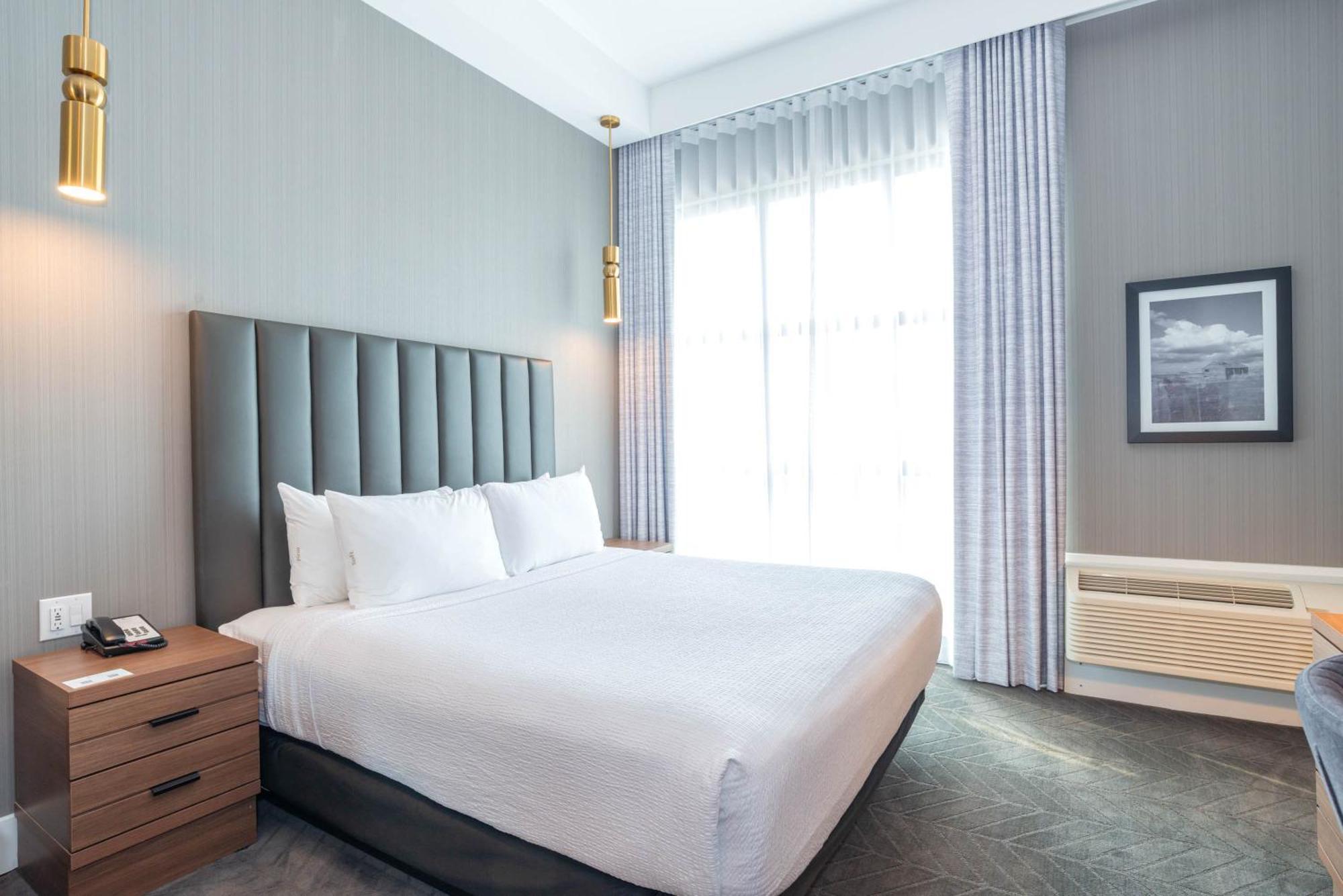 Sandman Signature Sherwood Park Hotel Buitenkant foto