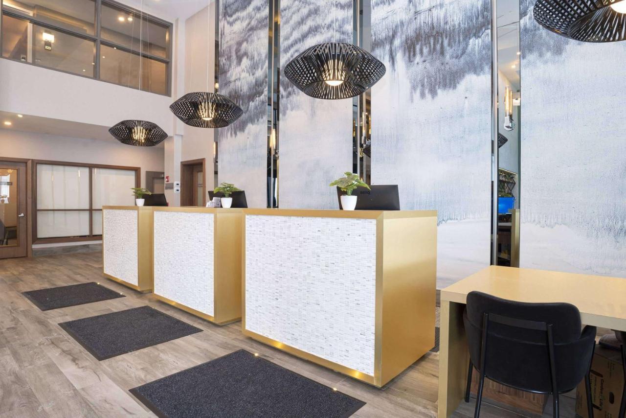 Sandman Signature Sherwood Park Hotel Buitenkant foto